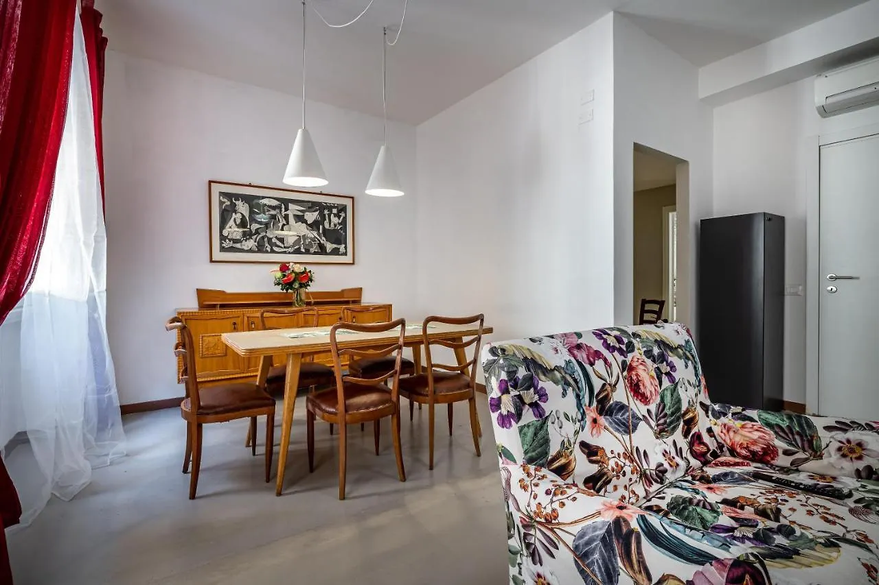 Yid Cavour 4 Rooms Luxury Apt In The Heart Of Florence 0*,  Italy